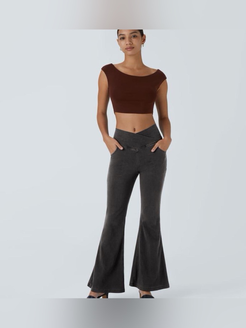 HALARA Charcoal Gray V-Waist Flare Jeans size Petite Large